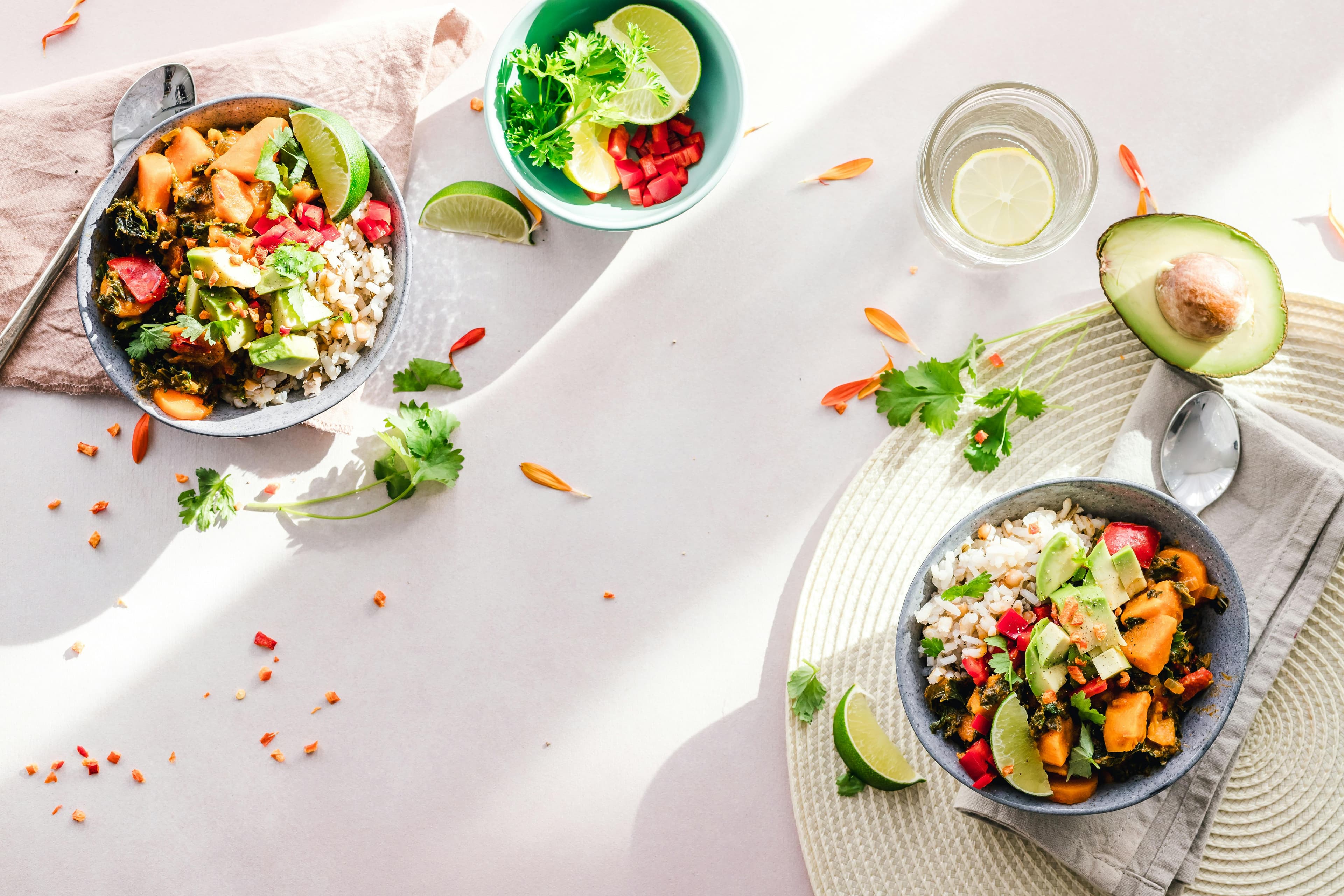 Kostnadsfri bild av aptitretare, avokado, citronvatten