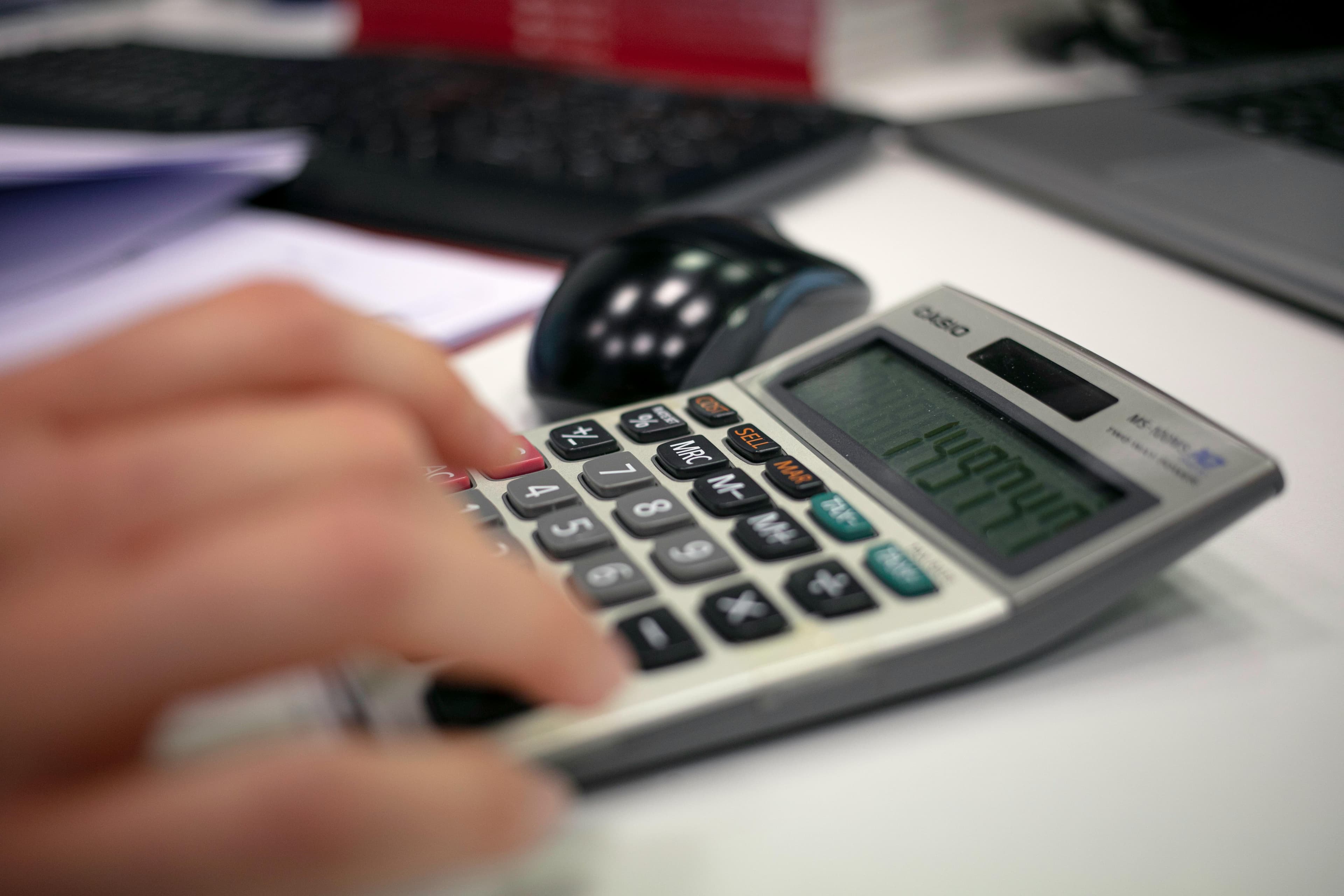 Fotos de stock gratuitas de 1 person, 20-25 years old woman, accounting